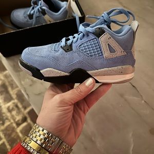 NIB NIKE Kids Jordan 4 Retro University Blue Size 11